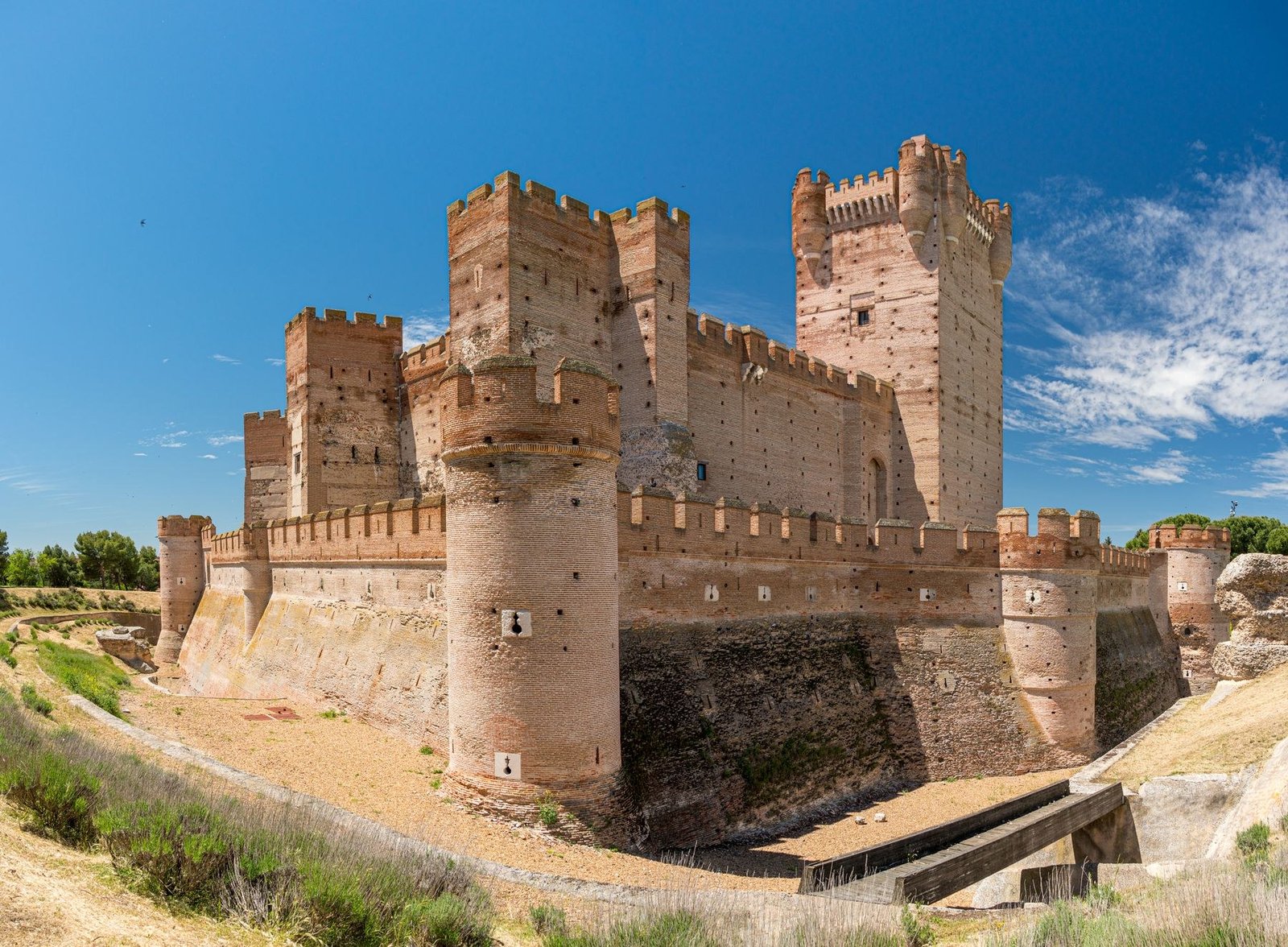 Exterior view of the brick walls, towers, and keep of Castillo de la Mota at Medina del Campo.