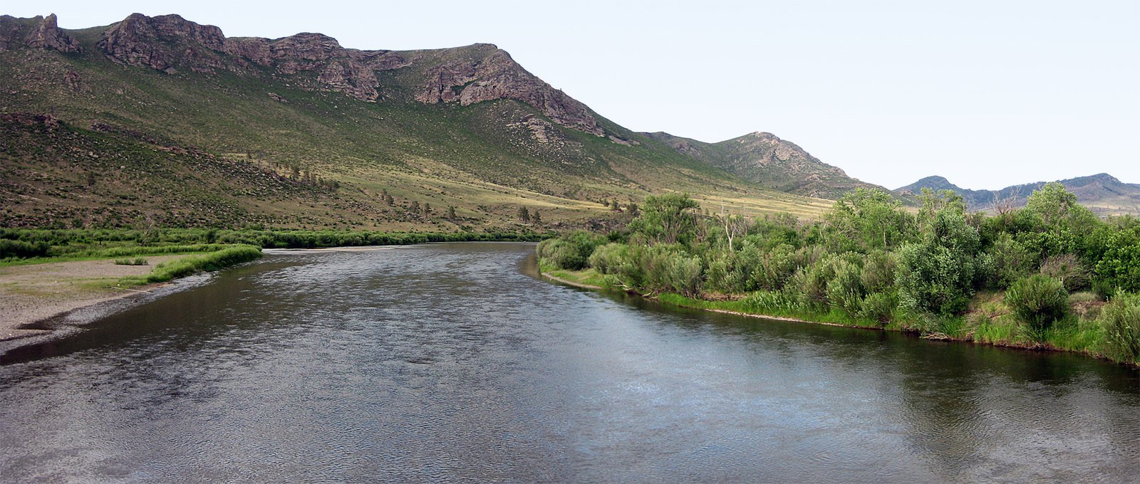 Wide panorama of the Onon River and green banks near Dadal in Mongolia’s Khentii region.