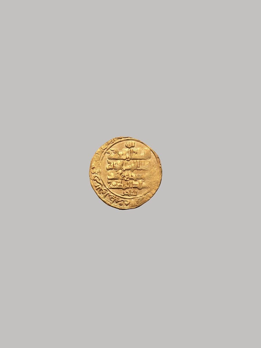 A small gold dinar minted at Nishapur in 1099 with Arabic inscriptions naming Sanjar and other Seljuq authorities.
