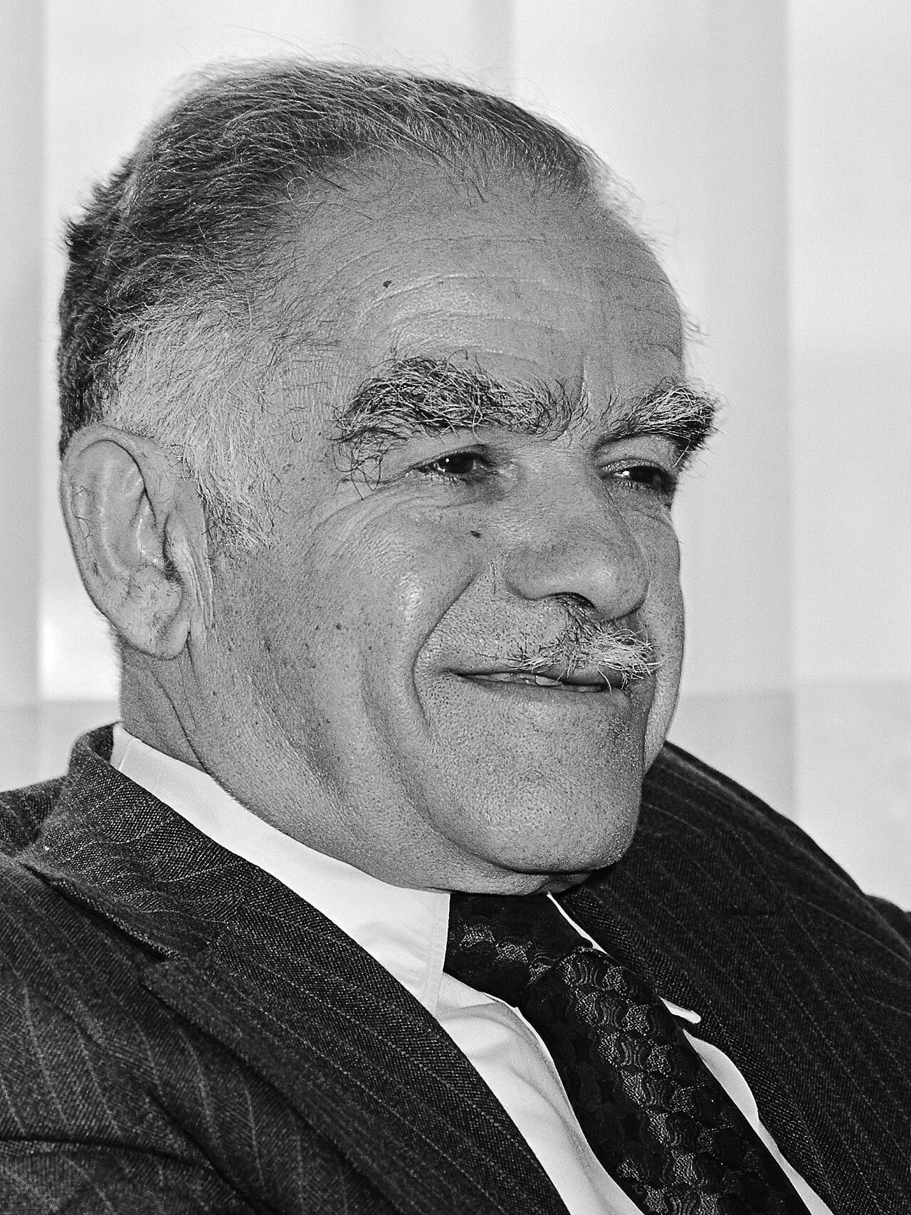 Black-and-white portrait of Yitzhak Shamir at Schiphol Airport in 1980.