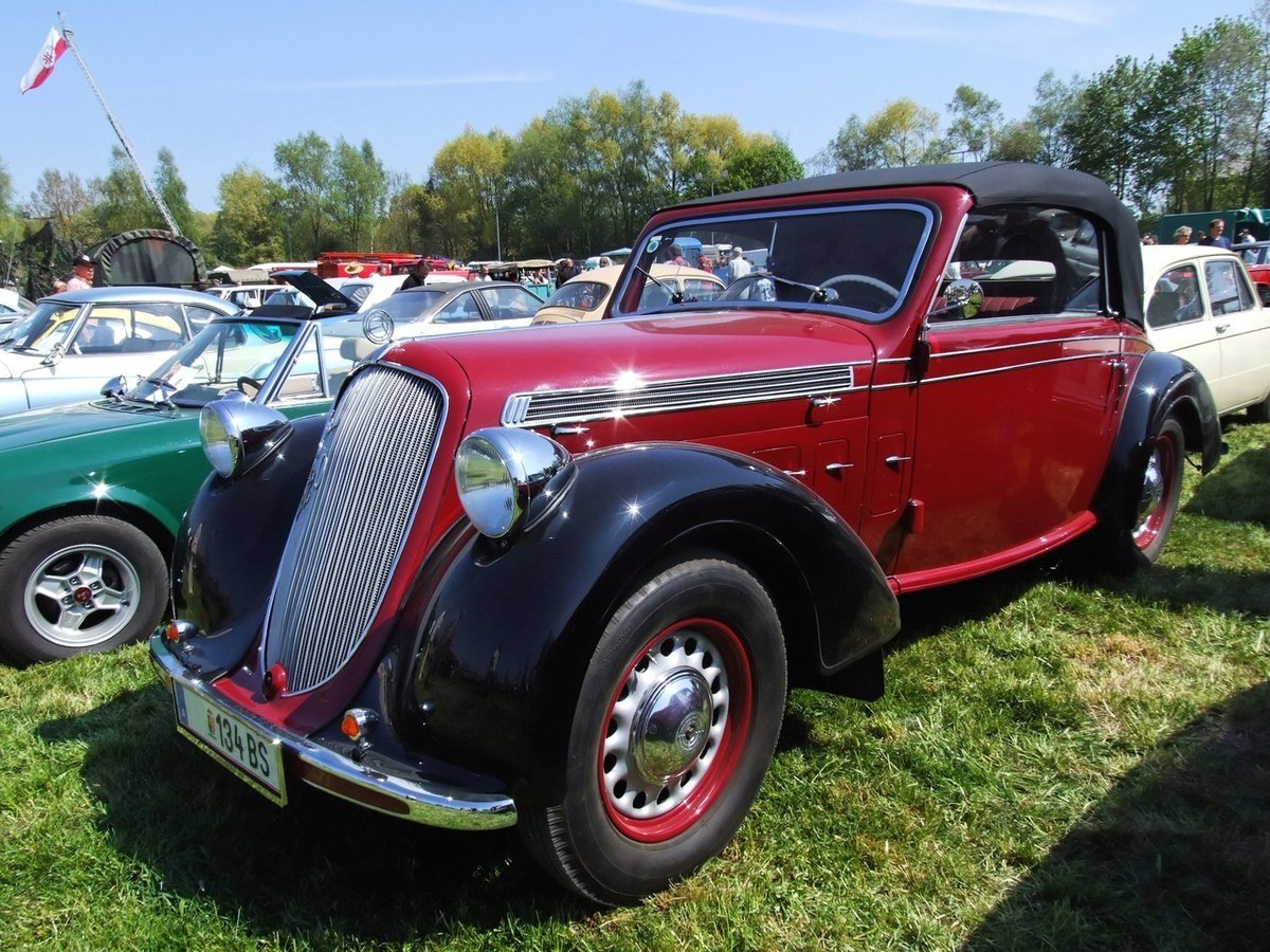 Steyr 220 automobile