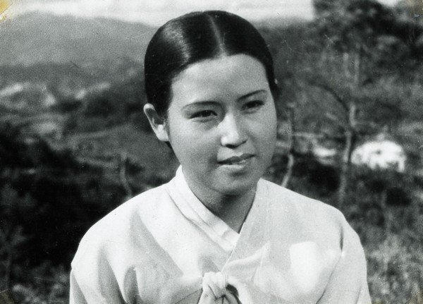 Choi Eun-hee in A Hometown in Heart (1949)